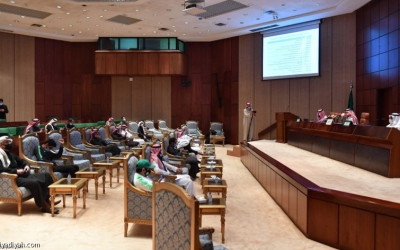 وزارة الرياضة تحيل لجنة الاستدامة المالية إلى رابطة المحترفين لتعزيز التعاون المستدام.