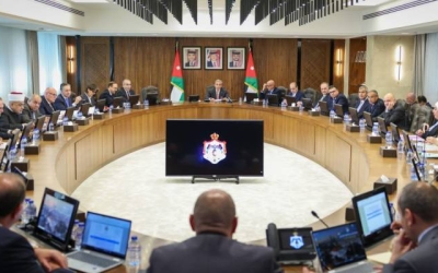 وزير الإدارة المحلية يستعرض واقع البلديات وبنك تنمية المدن والقرى أمام مجلس الوزراء