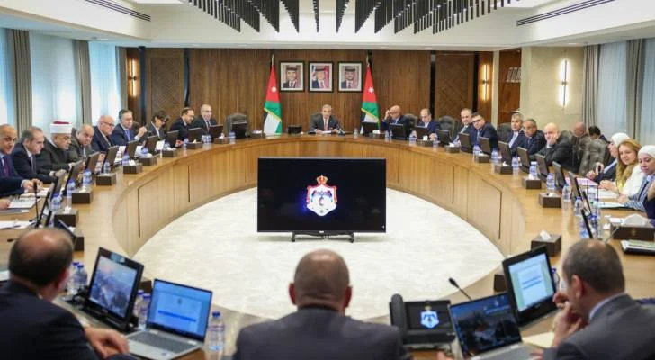 وزير الإدارة المحلية يستعرض واقع البلديات وبنك تنمية المدن والقرى أمام مجلس الوزراء