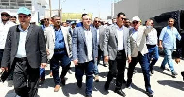 وزير الإسكان يعرض خطة صيانة محطة مياه شرب أشمنت