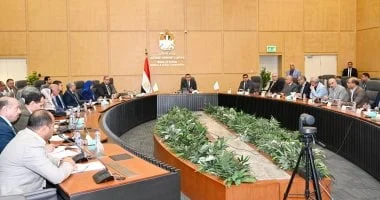 وزير الإسكان يعقد اجتماعًا دوريًا لمتابعة المشروعات السكنية في عدة مدن ومحافظات