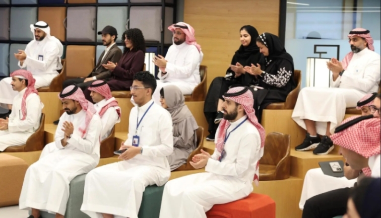 وزير الاتصالات يحضر مناقشة الرياديين حول تسريع الابتكار باستخدام الذكاء الاصطناعي