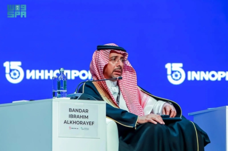 وزير الصناعة في جلسة حوارية بروسيا: المملكة تستهدف ريادة مبكرة في تقنيات المستقبل.