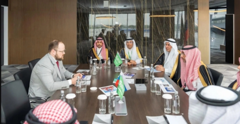 وزير الصناعة يستكشف فرص توسيع الشراكات الاستثمارية مع الشركات الروسية الكبرى والمتميزة.
