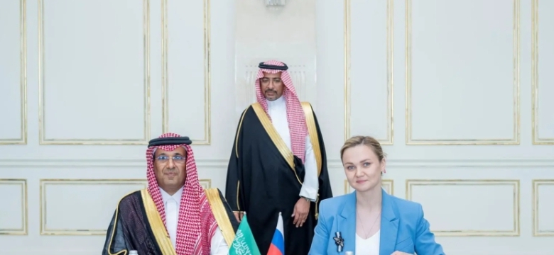 وزير الصناعة يشرف على توقيع مذكرة تفاهم بين "مدن" وحكومة موسكو الجديدة.