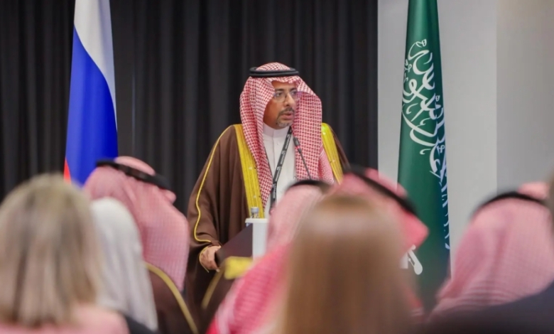وزير الصناعة يطلق منتدى الحوار بين السعودية وروسيا لتعزيز التعاون الصناعي المشترك.