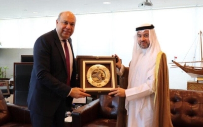 وزير الطيران يستعرض حلول تعزيز التعاون في صناعة النقل الجوي