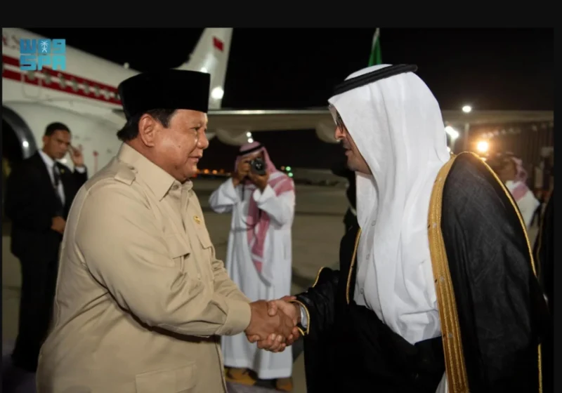 وصول رئيس إندونيسيا إلى جدة مع استقبال الأمير سعود بن مشعل