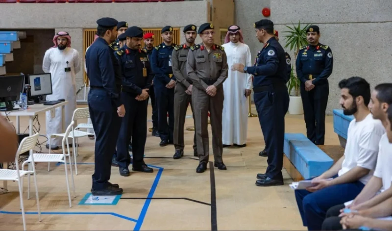 وكيل الداخلية يتفقد لجان المتقدمين لدورة تأهيل الضباط الجامعيين