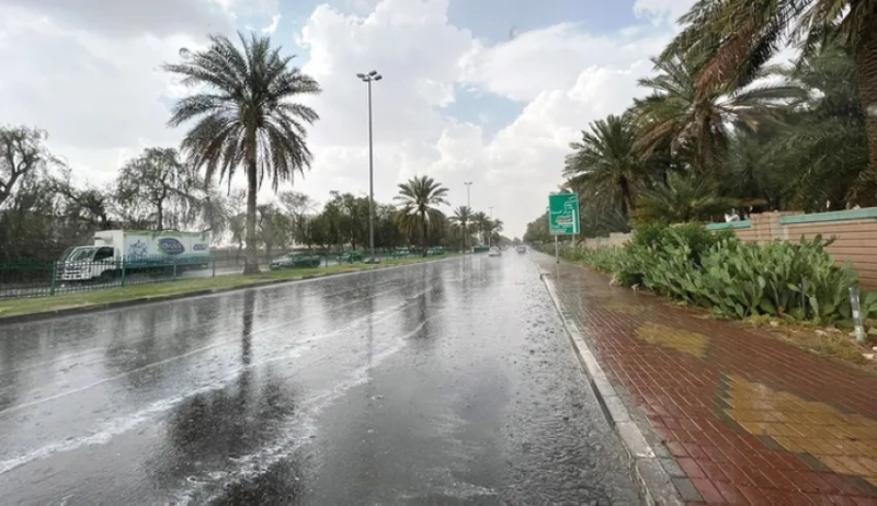 أمطار غزيرة تضرب محافظتي الليث وأضم