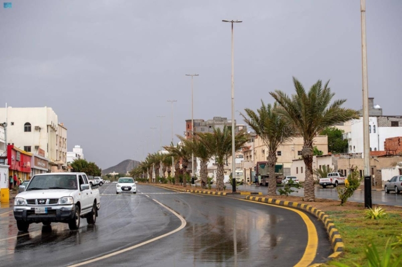 أمطار متوسطة تضرب مراكز محافظة أملج