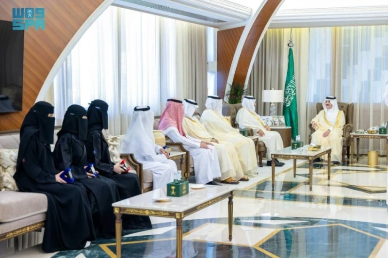 أمير الشرقية يستقبل رئيس جامعة حفر الباطن وطلاب الجوائز الدولية