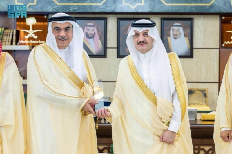 أمير الشرقية يستلم جائزة الملك عبدالعزيز للجودة ويطلع على مشاريع الأمانة نحو التميز المؤسسي