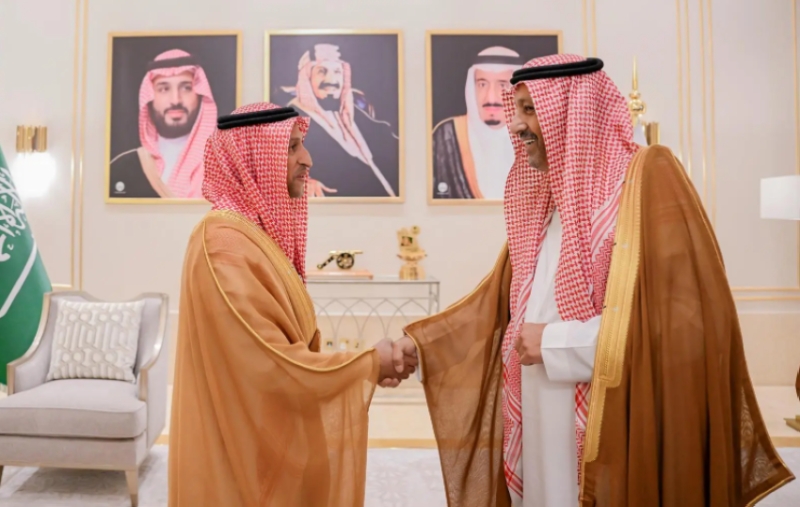 أمير منطقة الباحة يستقبل الرئيس التنفيذي لبنك التنمية الاجتماعية لترتيب التعاون المستقبلي.