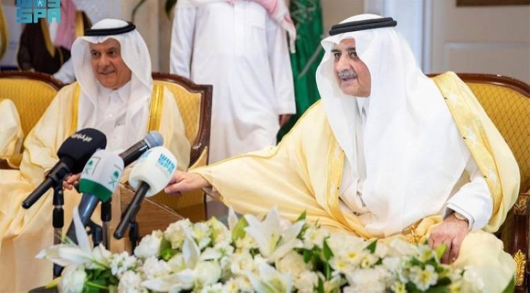 أمير منطقة تبوك يطلق مشاريع تنموية جديدة بقيمة 4.4 مليار ريال سعودي.