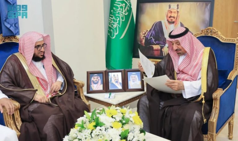 أمير نجران يستعرض الخدمات الرقمية والإلكترونية لمحكمة الاستئناف بالمنطقة