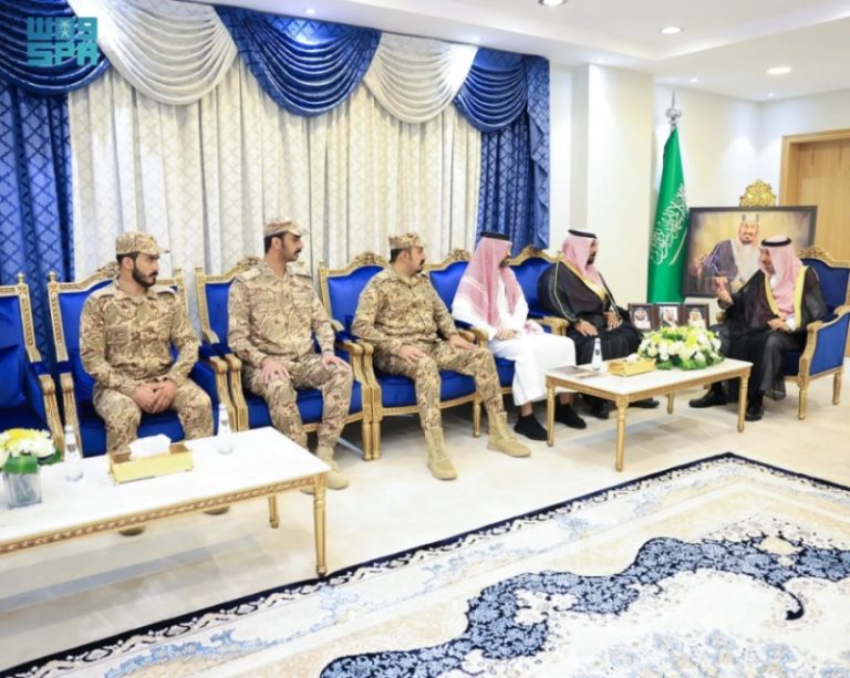 أمير نجران يستلم تقريرًا سنويًا من إدارة المجاهدين بالمنطقة