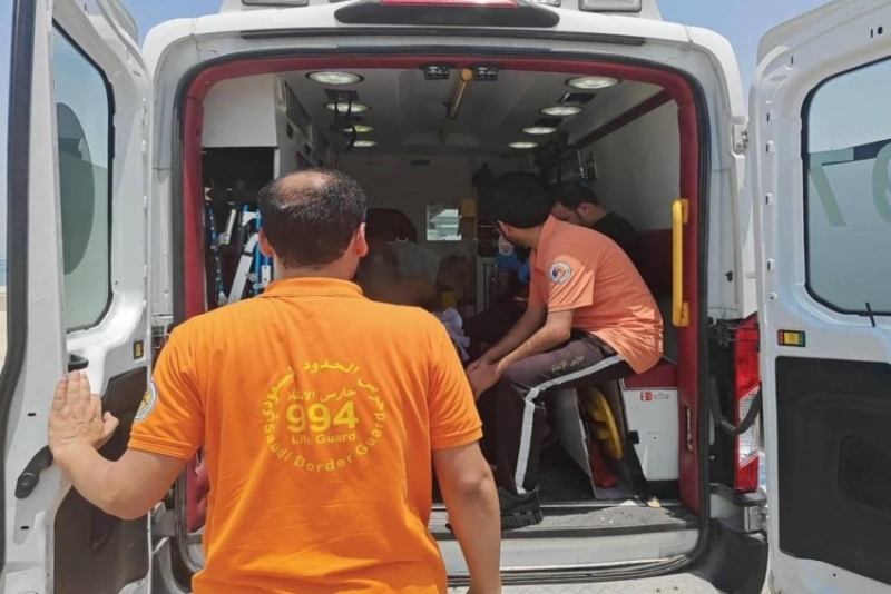 إنقاذ مقيم يمني من الغرق في مدينة الخبر