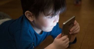 خطوات تقليل استخدام طفلك للموبايل بشكل ذكى