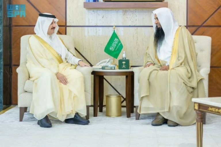 استقبال أمير الشرقية لمدير “فرع الإفتاء” بالمنطقة