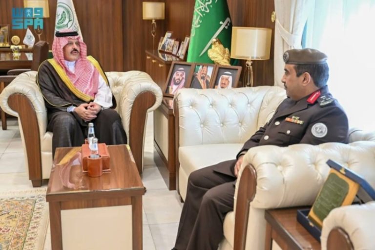 استقبال أمير حائل قائد القوة الخاصة للأمن البيئي بالمنطقة