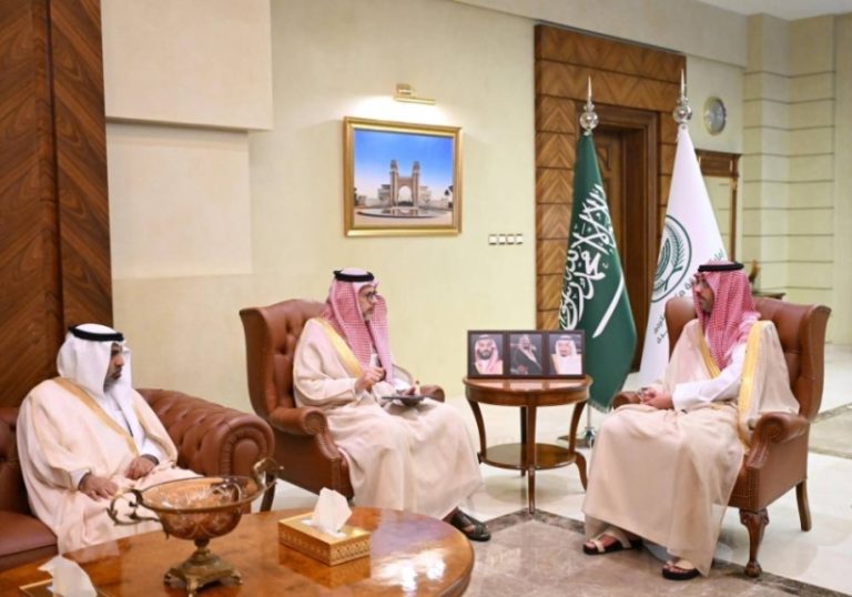 استقبال محافظ جدة لرئيس جامعة الملك عبدالعزيز