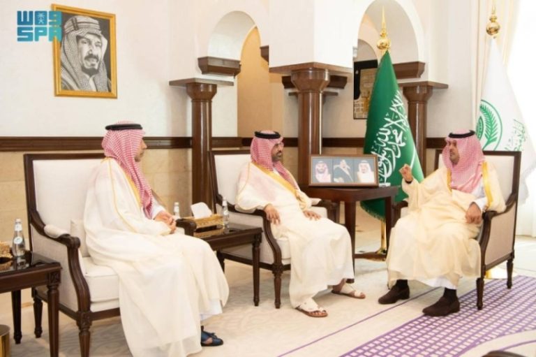 استقبال مميز لرئيس جامعة جدة من سعود بن مشعل
سعود بن مشعل يرحب برئيس جامعة جدة
لقاء هام مع رئيس جامعة جدة من قبل سعود بن مشعل
رئيس جامعة جدة في ضيافة سعود بن مشعل