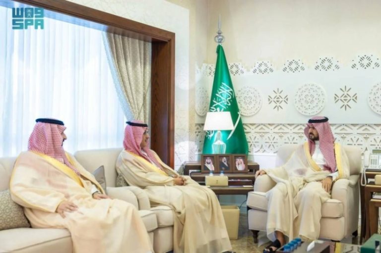 استقبال نائب أمير الشرقية لمدير فروع ومراكز خدمات الأعمال بهيئة النقل