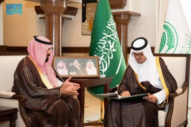 استقبال نائب أمير مكة لمدير الأحوال المدنية بالمنطقة