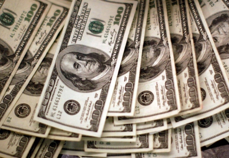 استقرار سعر الدولار بعد صدور بيانات تضخم خفّضت توقعات خفض أسعار الفائدة.