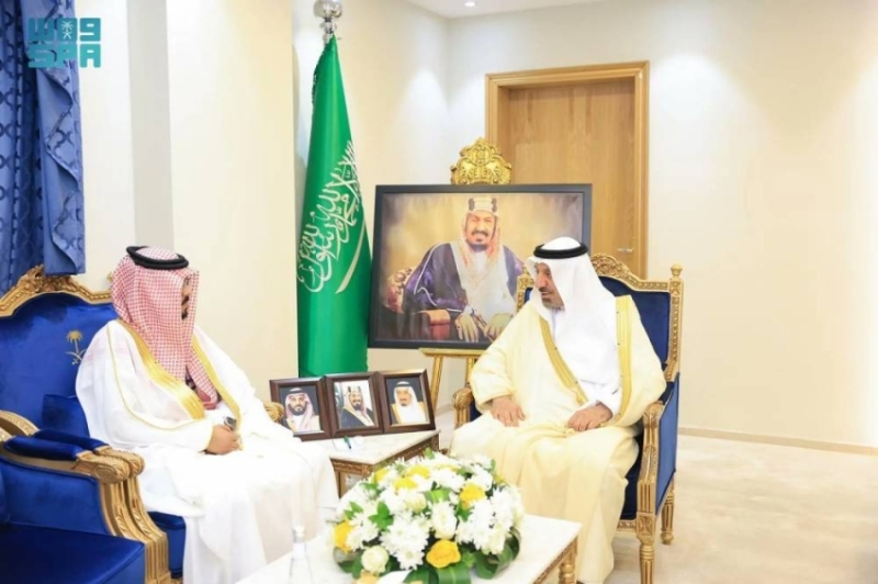 الأمير جلوي بن عبدالعزيز يستلم تقريرًا شاملًا حول المدينة الصناعية الجديدة بنجران.