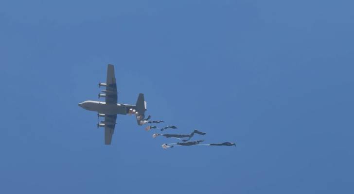 الإمارات تنفذ الإنزال الجوي 74 بالتعاون مع الأردن ودول أخرى