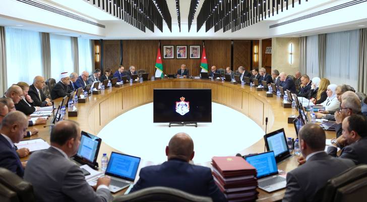 التعديل الوزاري الأول لحكومة حسّان يثير جدلاً واسعاً بين السياسيين