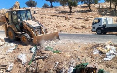 بلدية باب عمان تطلق حملة تنظيف شاملة لطريق جبة - السيل