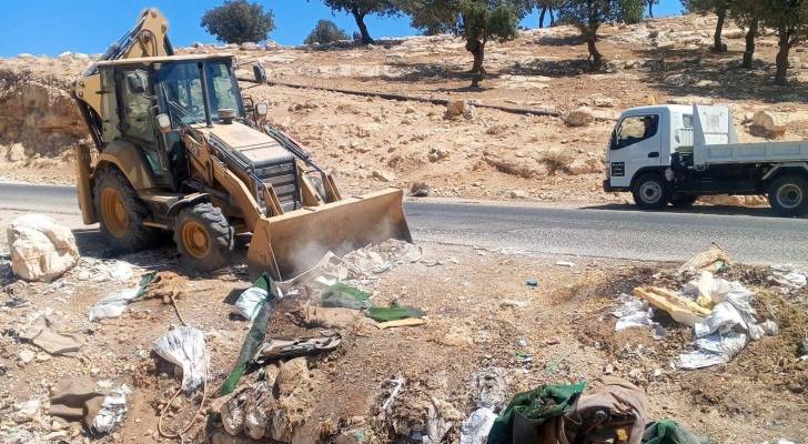 بلدية باب عمان تطلق حملة تنظيف شاملة لطريق جبة – السيل