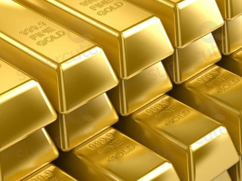 تراجع أسعار الذهب بالتزامن مع ارتفاع الدولار وظهور توقعات حول خفض الفائدة.