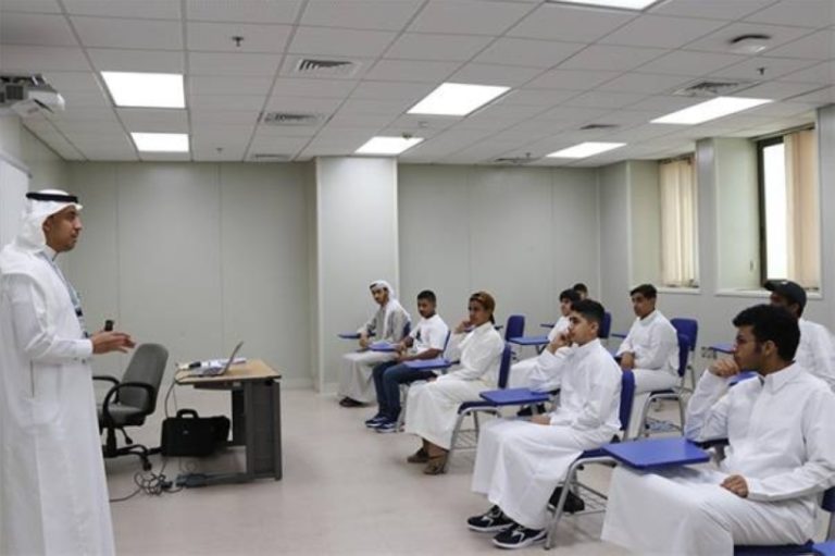 تطبيق «حضوري» يضبط دوام منسوبي المدارس