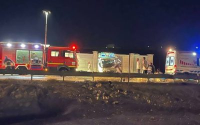 حادث تصادم مروع: إصابات في تصادم بين مركبتين على شارع الـ100