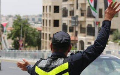 حريق جزئي في مركبة يعطل حركة المرور قرب نفق المدينة الطبية