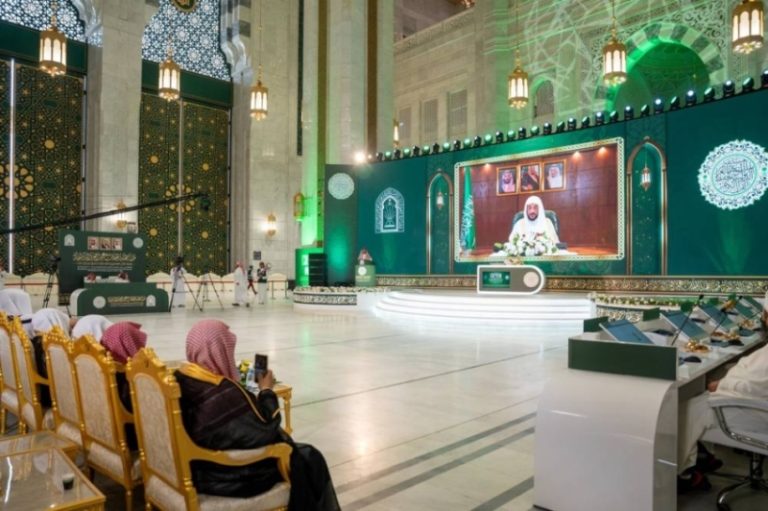 روبوتات تفاعلية تساعد زوار مسابقة الملك عبدالعزيز الدولية للقرآن الكريم