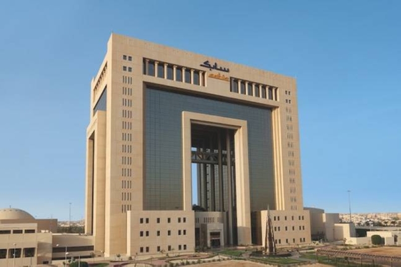 سابك تخسر 5.2 مليارات ريال في النصف الأول مع استمرار توزيع الأرباح للمساهمين.