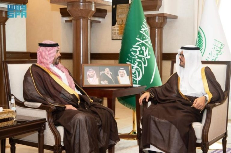 سعود بن مشعل يستعرض إنجازات الموارد البشرية وبنك التنمية