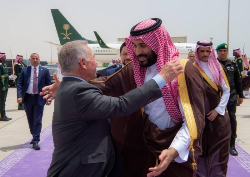 سمو ولي العهد يستقبل ملك الأردن عند مغادرته نيوم
