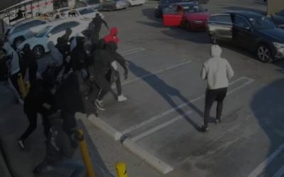 شجاعة لا مثيل لها.. شاب أردني يتصدى لمحاولة سطو مسلح على متجره في كاليفورنيا