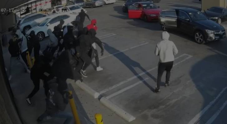 شجاعة لا مثيل لها.. شاب أردني يتصدى لمحاولة سطو مسلح على متجره في كاليفورنيا