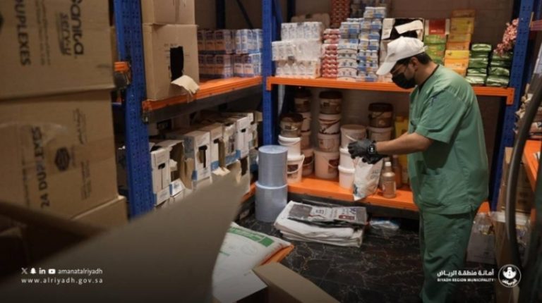 ضبط 26 مخالفة في محال المشروبات وأمانة الرياض تُغلق منشأتين