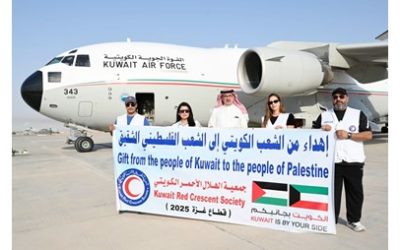 طائرة إغاثة كويتية تواصل نقل 40 طناً من المواد الغذائية إلى غزة