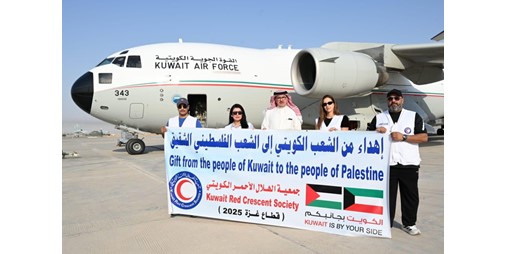 طائرة إغاثية رابعة تحمل 40 طناً من المواد الغذائية إلى غزة