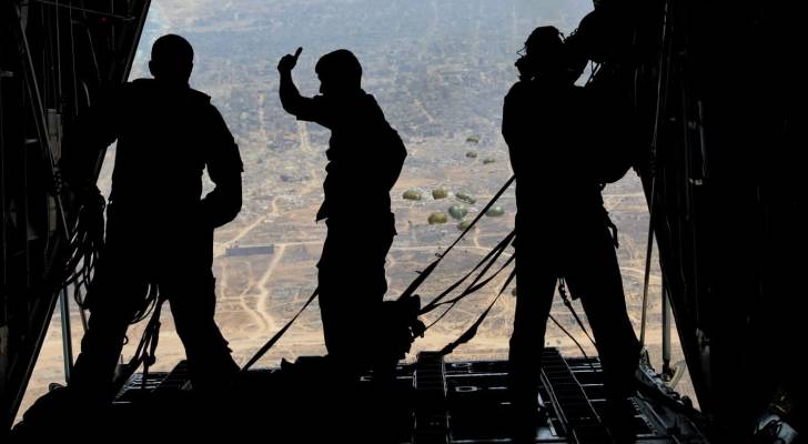 طيار متقاعد يؤكد: الإنزالات الجوية الأردنية في غزة تجمع بين الواجب الإنساني والدقة والكفاءة