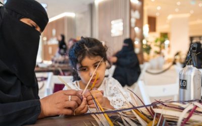 عام الحِرف اليدوية يحتفل بفلسفة جمالية تتجاوز الشكل واللون